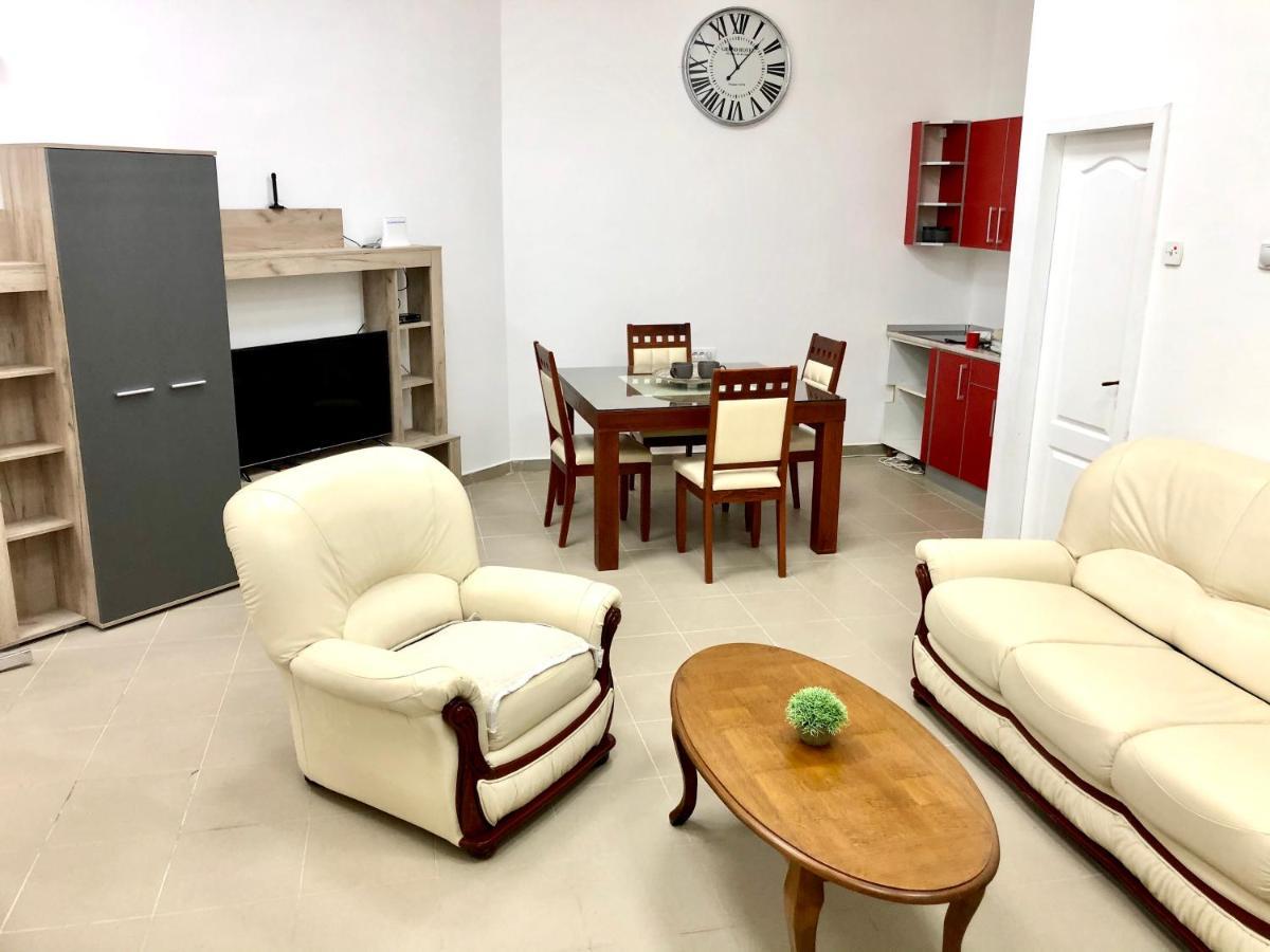Apartment Tesla Pančevo Exteriör bild